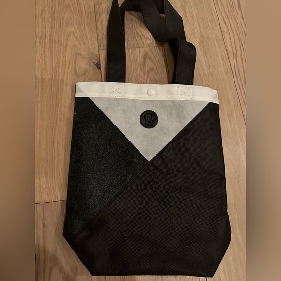 💜💙NWT Lululemon Align Tee (Circulate Tie Dye Mineral Blue Multi) gift ready - Picture 4 of 4